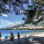Cozy Apartment In Makarska With Jacuzzi